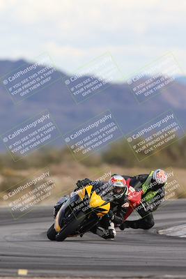 media/Nov-16-2025-Race Pace (Sun) [[8c5fa54630]]/Non Verified Riders (1st 20 Minutes)/5-Turn 15 (110pm)/